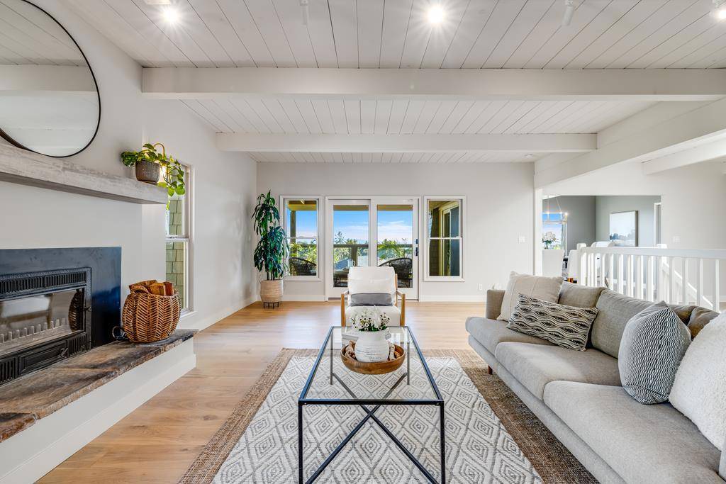 Aptos, CA 95003,207 Driftwood CT