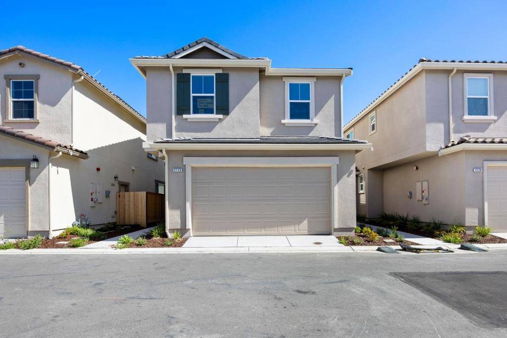 2110 Gladiola DR, Hollister, CA 95023
