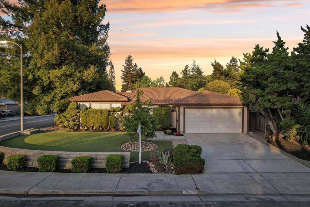Sunnyvale, CA 94086,1049 Azalea DR