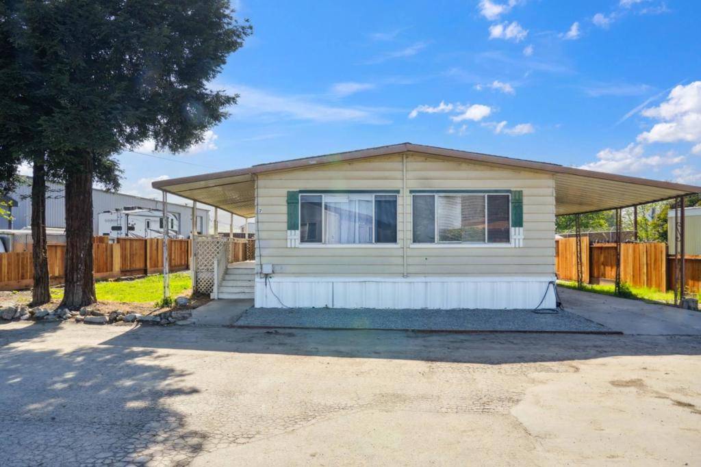 1020 Mission Vineyard RD, San Juan Bautista, CA 95045