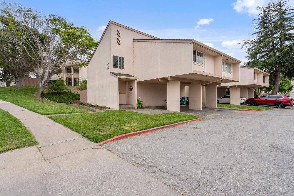 918 Acosta PLZ #70,  Salinas,  CA 93905
