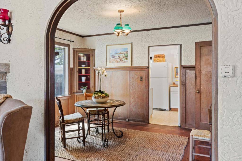 Pacific Grove, CA 93950,132 1st ST