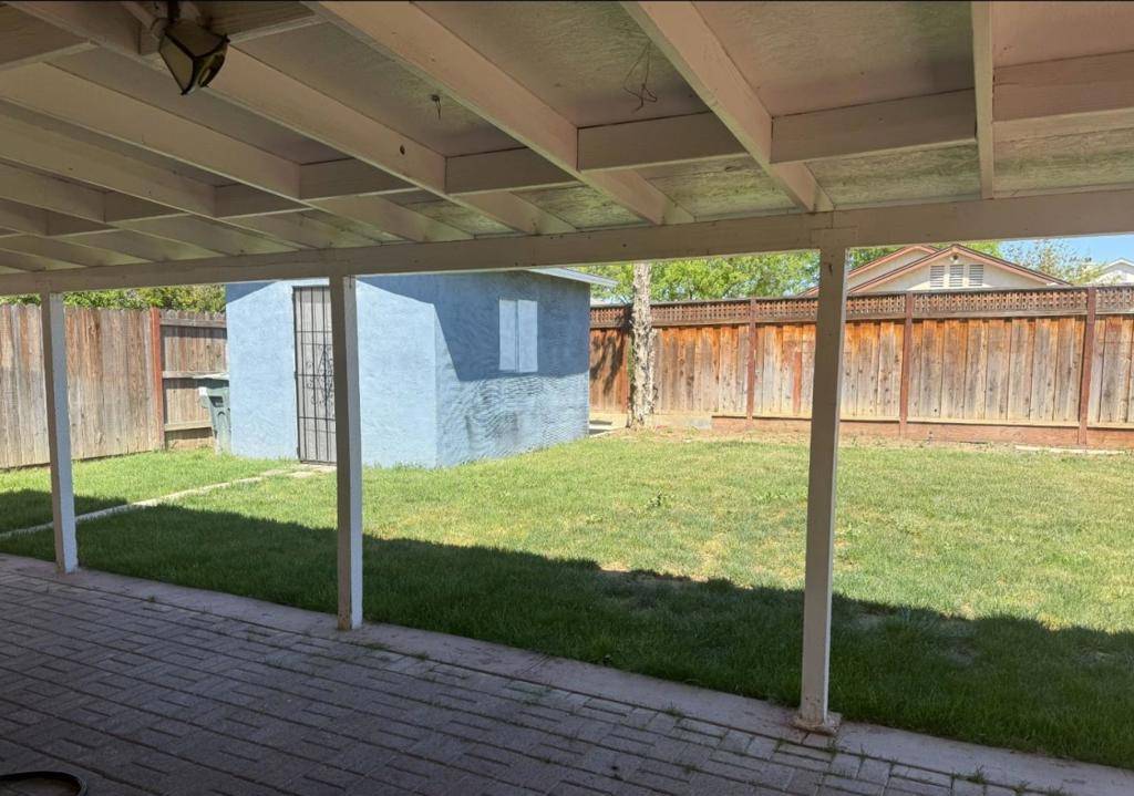 Patterson, CA 95363,432 Roadrunner DR