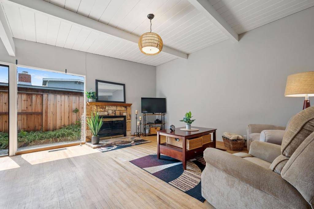 San Mateo, CA 94403,1611 Roberta DR