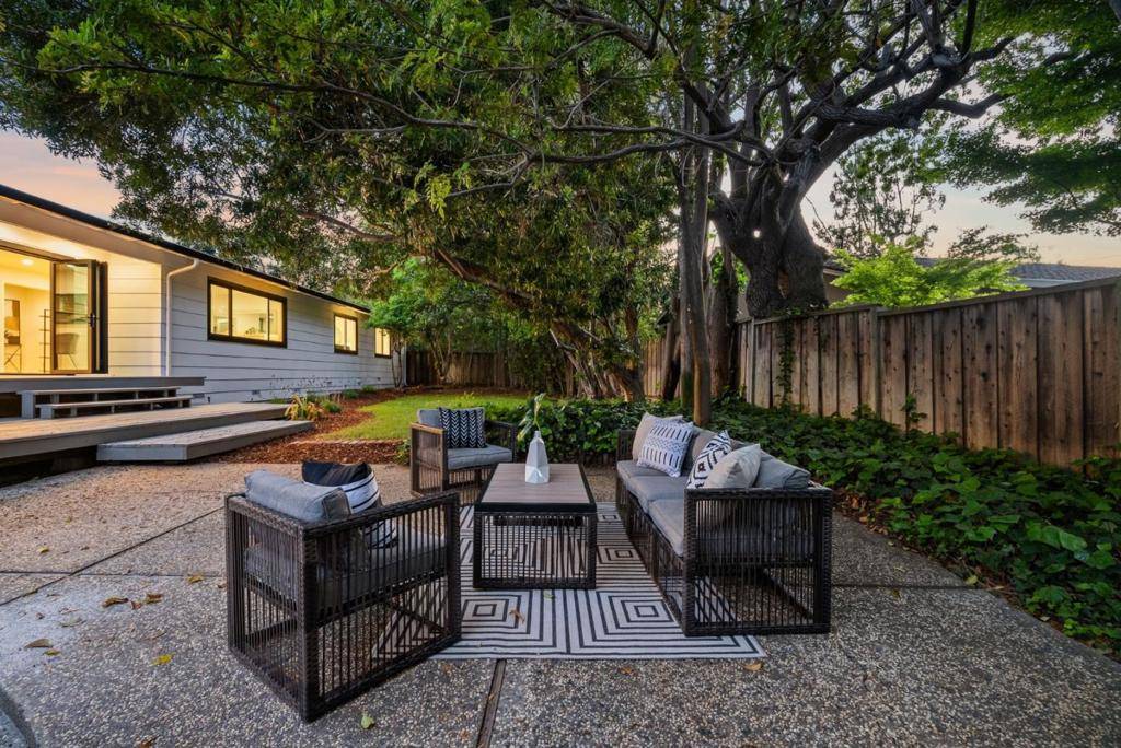 Los Altos, CA 94024,2344 Deodara DR