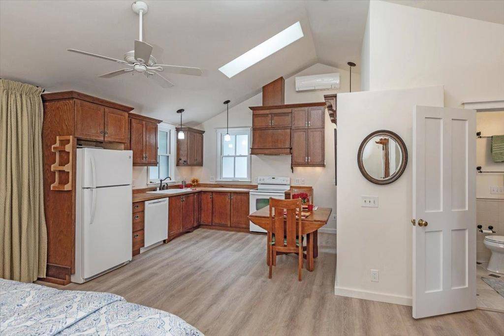 Los Gatos, CA 95033,19140 Laurel DR
