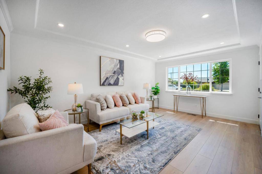 Morgan Hill, CA 95037,125 Foothill CT