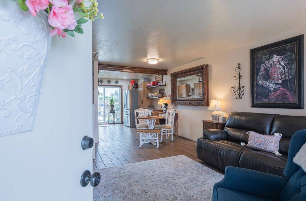 Salinas, CA 93906,578 Calaveras DR