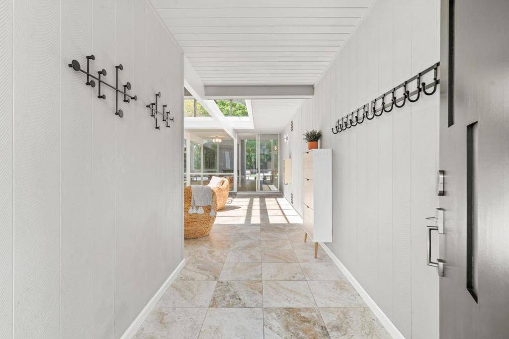 Mountain View, CA 94040,969 Eichler DR