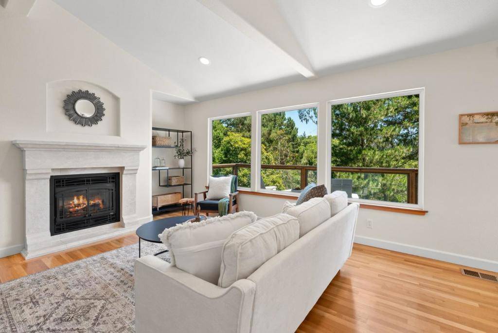 Aptos, CA 95003,562 Cuesta DR