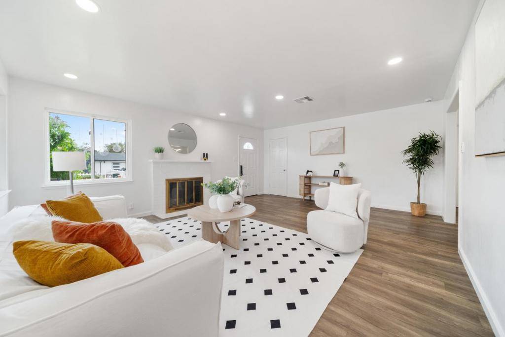Sunnyvale, CA 94085,202 E Hemlock AVE