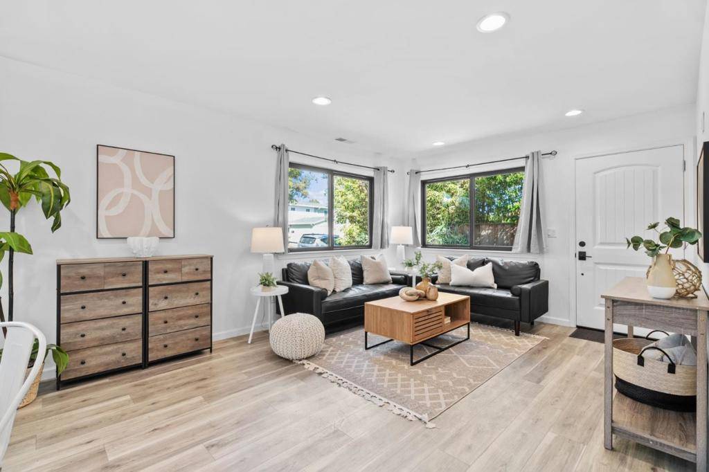Santa Cruz, CA 95060,1131 Walk CIR