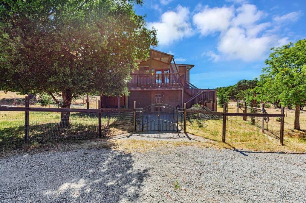 20104 Panoche RD, Paicines, CA 95043