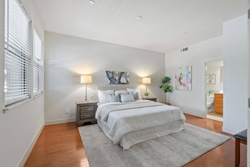 Oakland, CA 94608,1207 66th ST