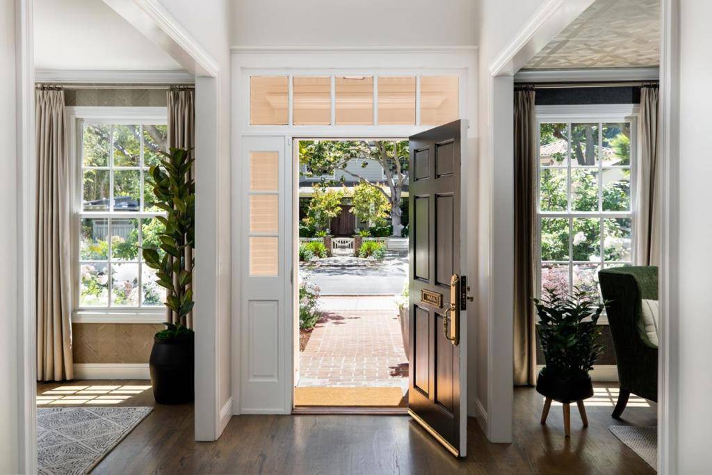 Palo Alto, CA 94301,251 Tennyson AVE