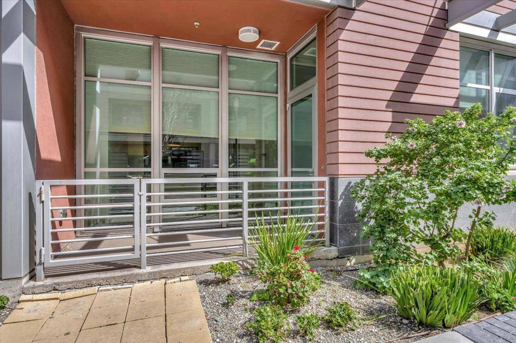 San Francisco, CA 94158,325 Berry ST #103