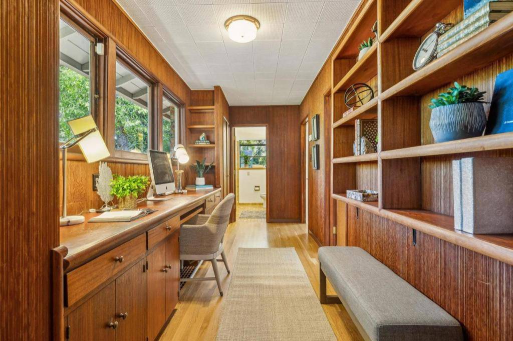 Palo Alto, CA 94306,4061 Manzana LN