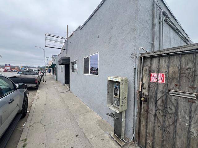 CA 95076,18 Porter DR