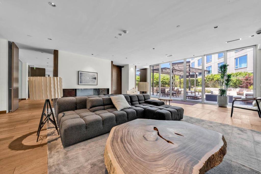 San Francisco, CA 94158,1000 3rd ST #902