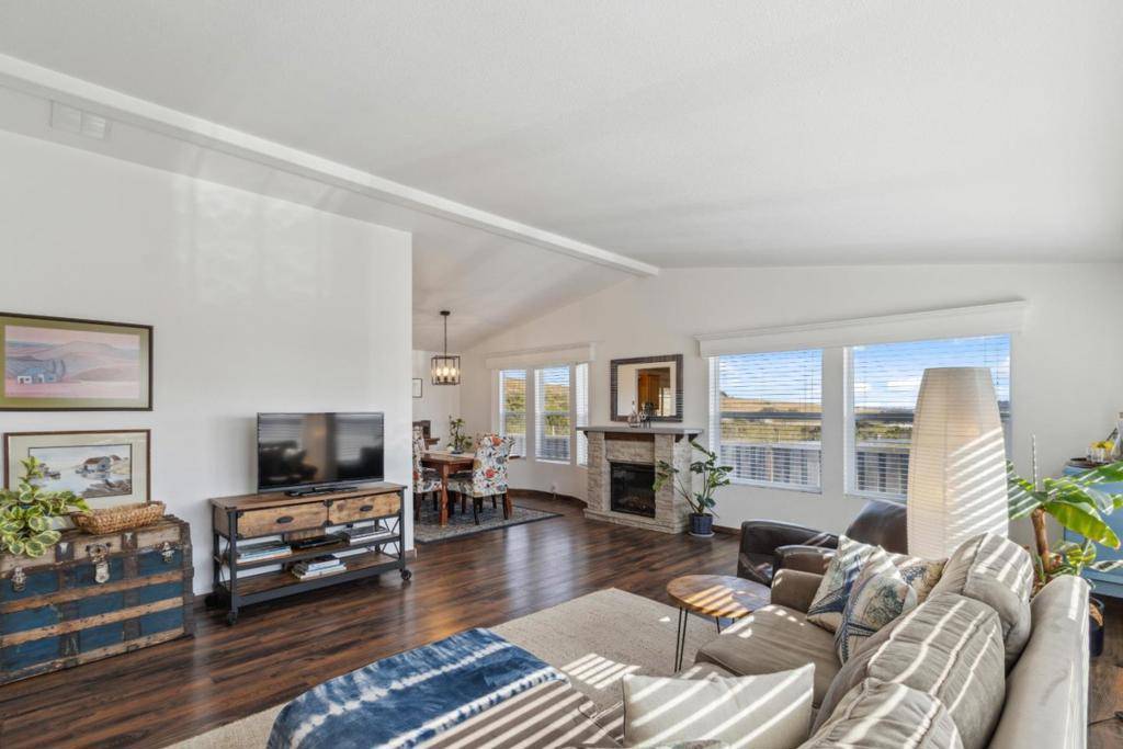 Moss Landing, CA 95039,1900 Highway 1