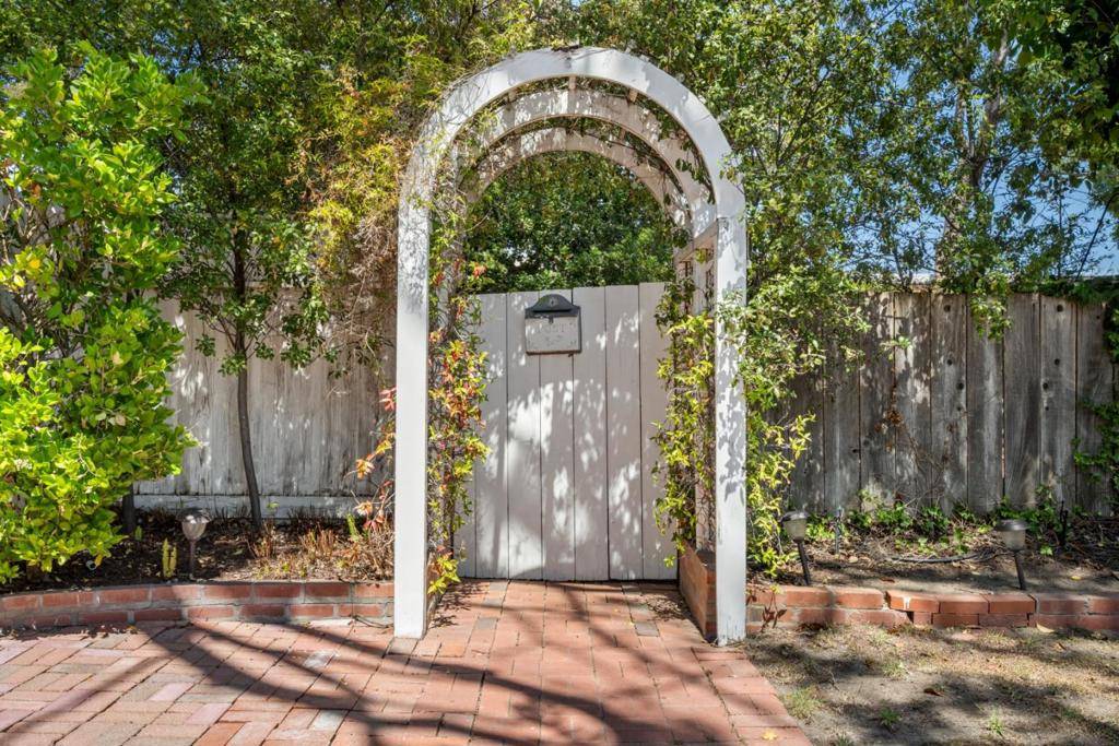 San Mateo, CA 94403,3031 Flores ST