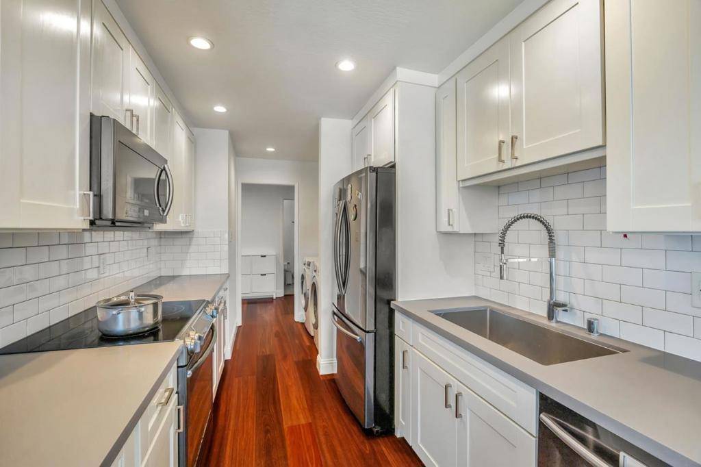 Foster City, CA 94404,1111 Compass LN #106