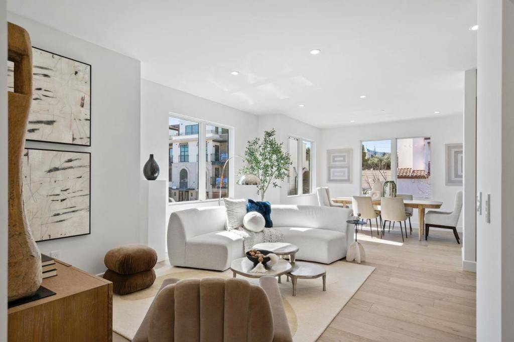 425 First ST #21, Los Altos, CA 94022