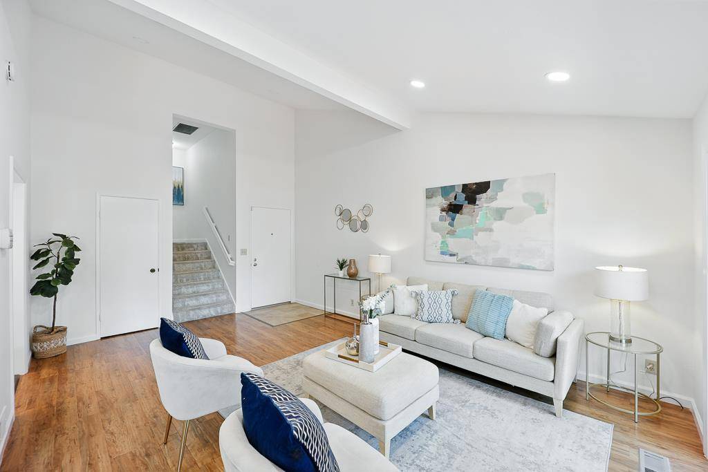 Cupertino, CA 95014,20245 Northglen SQ