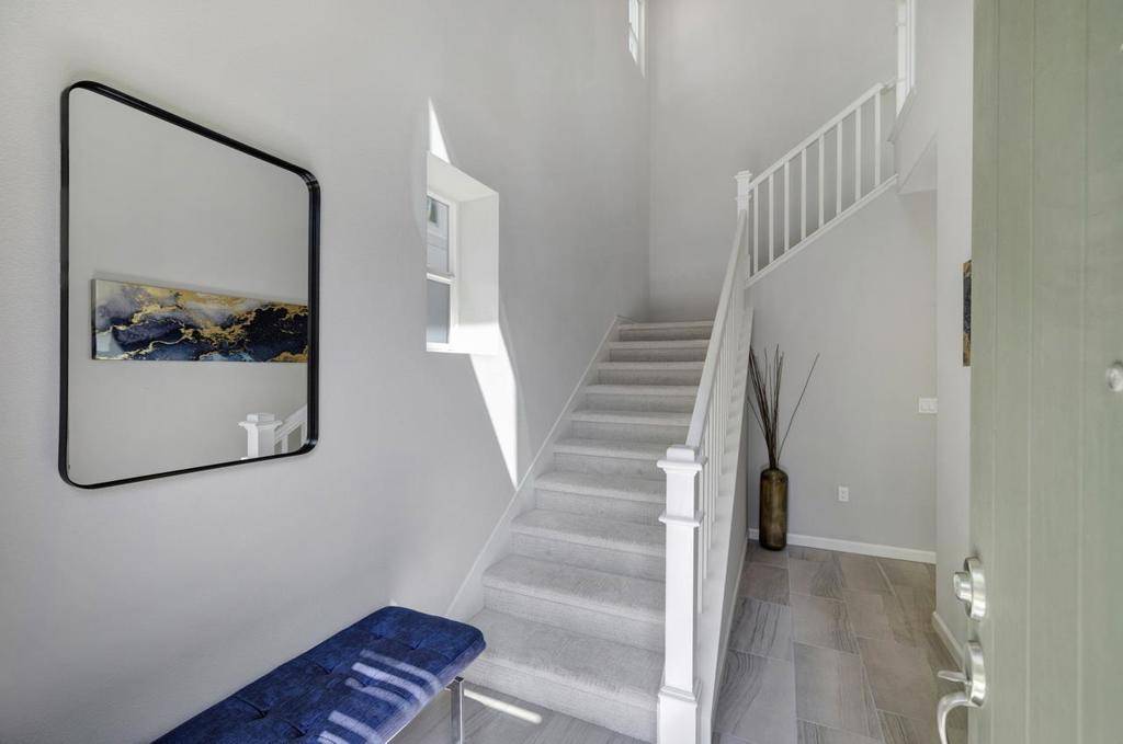 San Jose, CA 95136,3079 Manuel LOOP