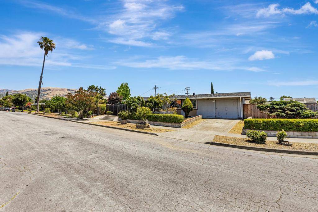 San Jose, CA 95127,3156 Gawain DR