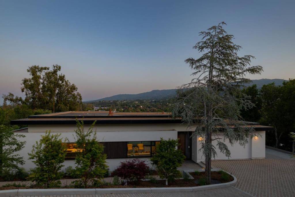 Los Altos Hills, CA 94022,25251 La Rena LN