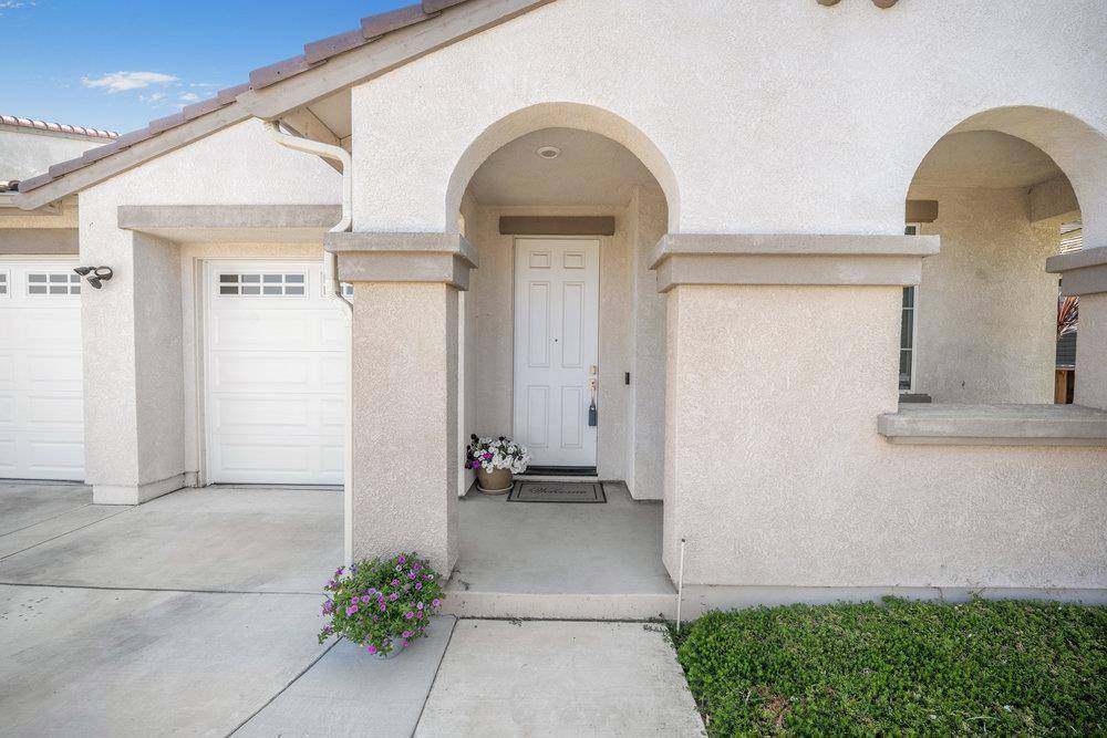 Hollister, CA 95023,1009 Robert DR