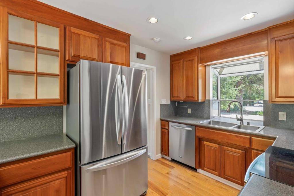 Los Altos, CA 94024,1516 Wistaria LN