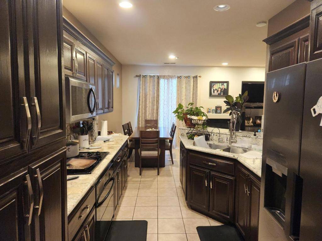 Salinas, CA 93906,1875 Lancashire DR
