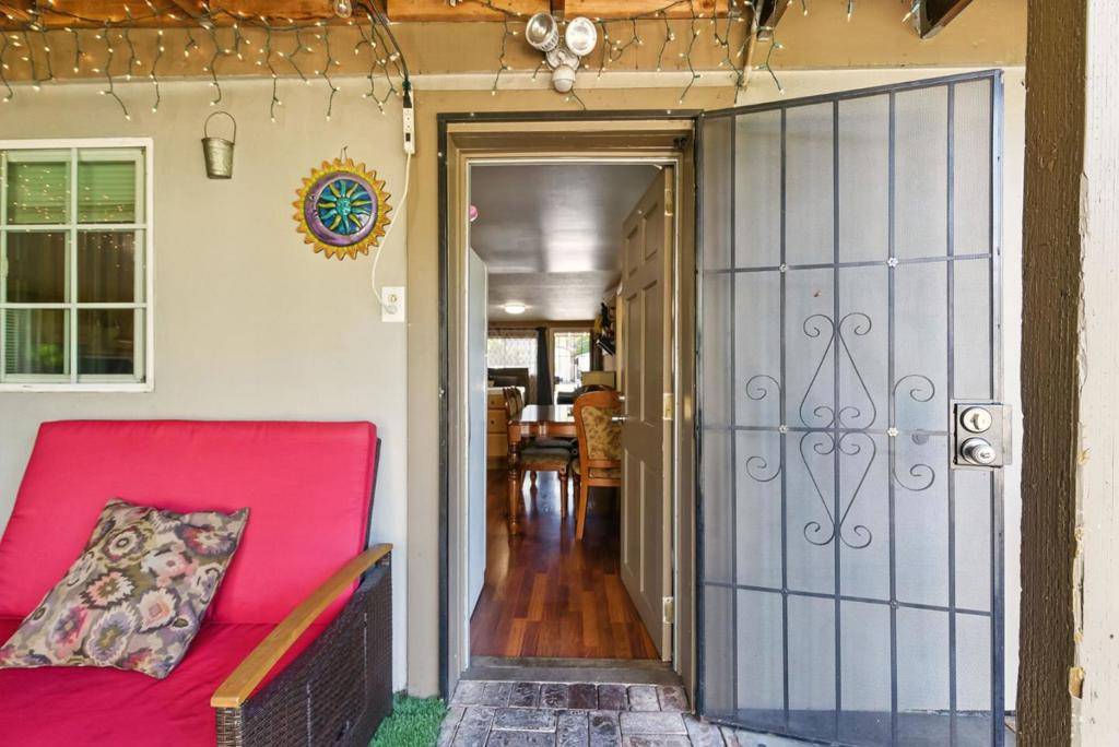 Redwood City, CA 94063,109 Dumbarton AVE