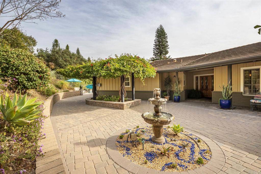 1056 Vista Valle Camino, Fallbrook, CA 92028