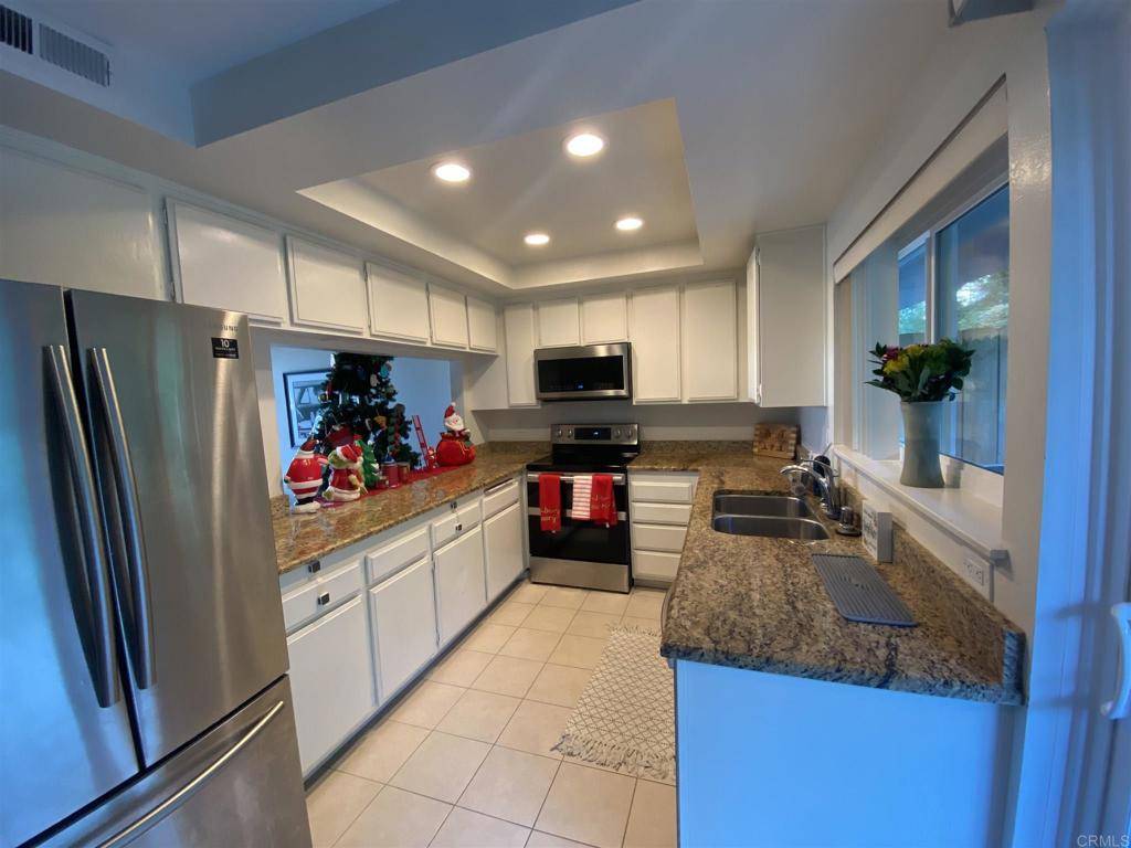 Carlsbad, CA 92009,2433 La Costa Ave #B