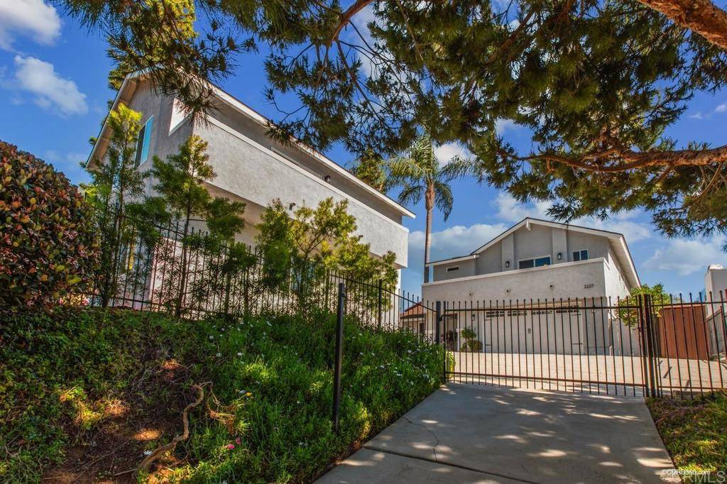 Oceanside, CA 92054,2227 CALIFORNIA ST.