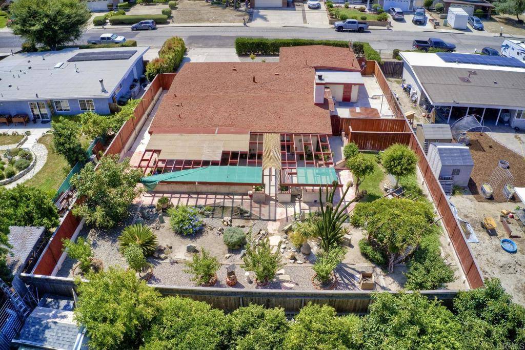 Vista, CA 92083,1227 Caren