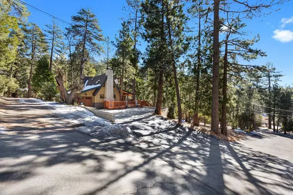 Idyllwild, CA 92549,26620 Pine AVE