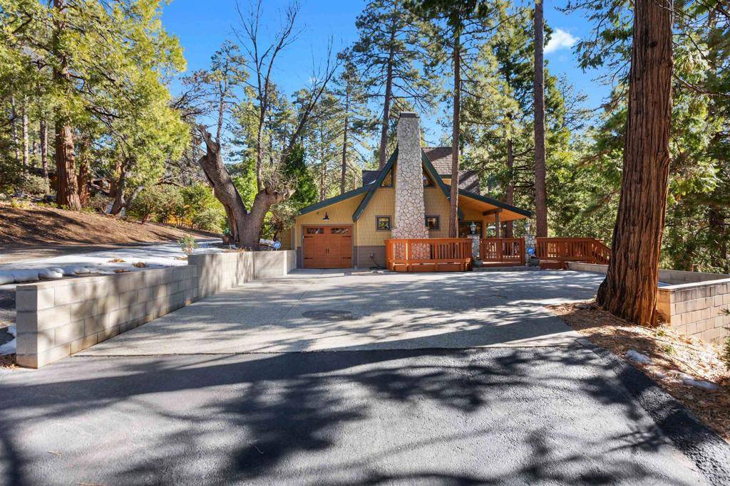 Idyllwild, CA 92549,26620 Pine AVE