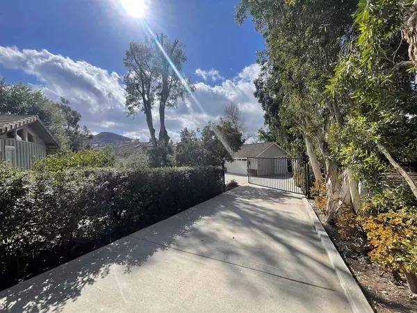 Vista, CA 92084,3304 Silver Oak LN