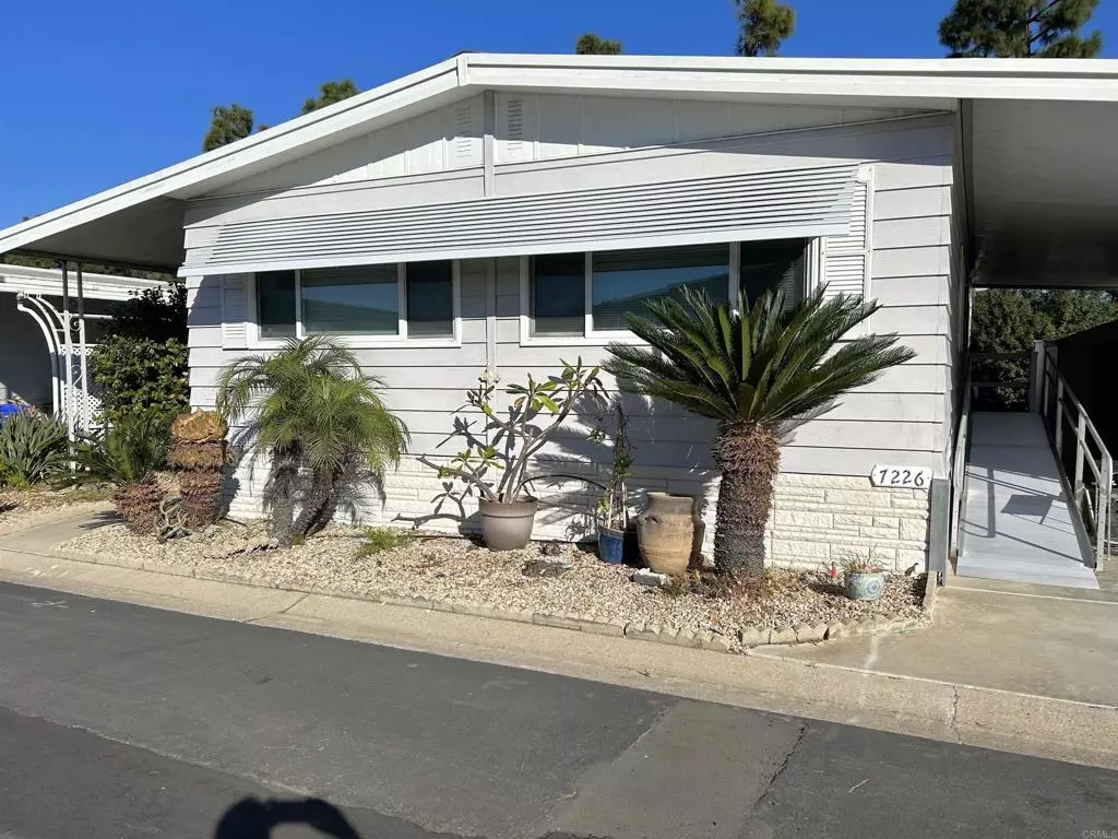 Carlsbad, CA 92011,7226 San Bartolo ST #204