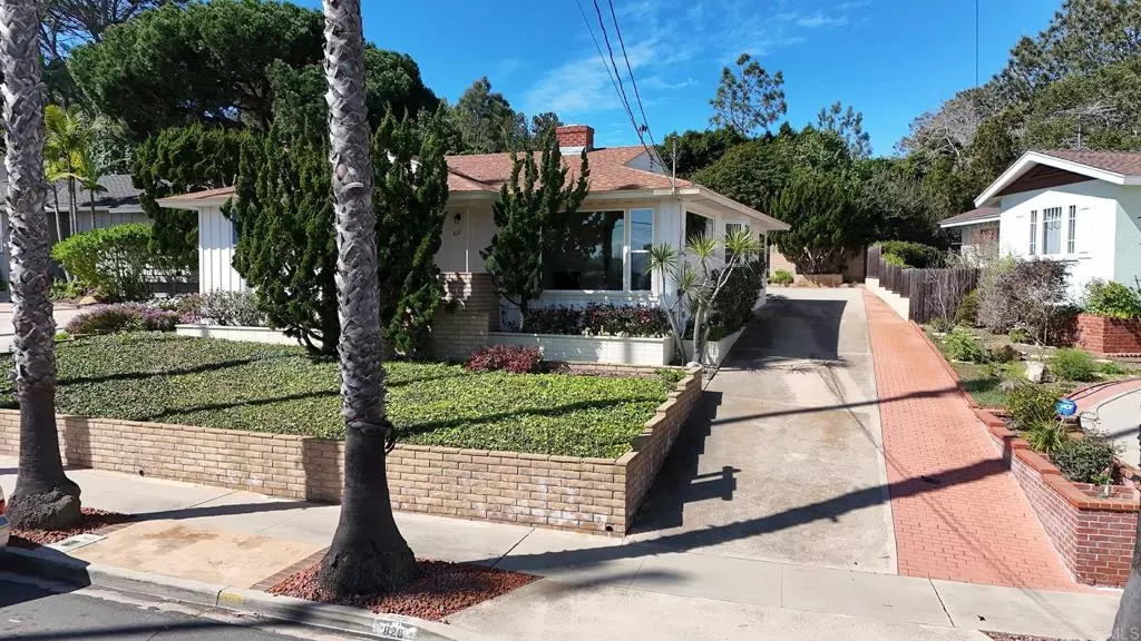 826 Moana DR, San Diego, CA 92106