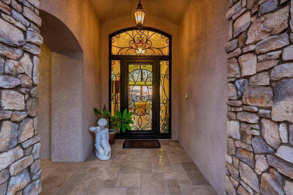 Escondido, CA 92025,14817 Highland Valley RD