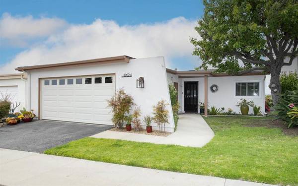 Oceanside, CA 92057,3902 Vista Campana N #6