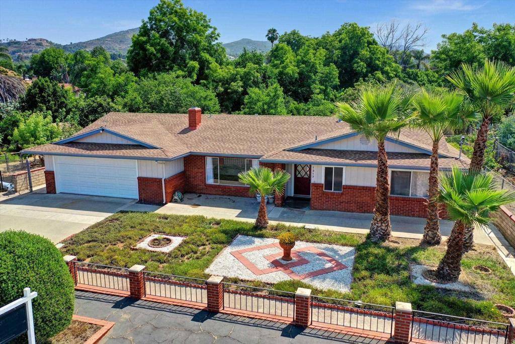 Vista, CA 92084,1317 Independence WAY