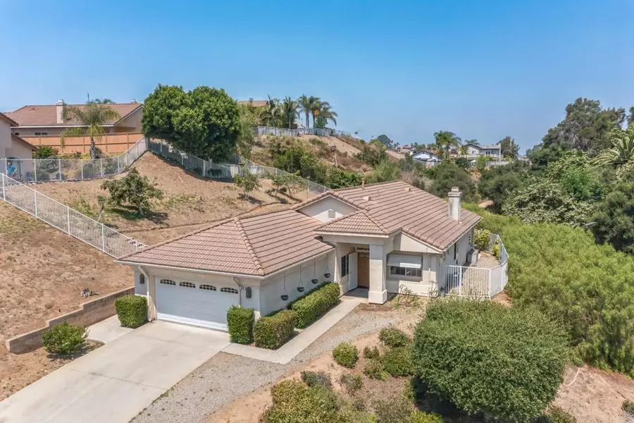 923 Capri DR, Vista, CA 92084