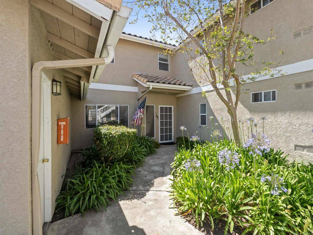 Vista, CA 92084,1302 Palomar Pl #13