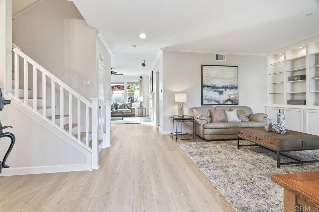 Oceanside, CA 92056,1052 Darwin DR